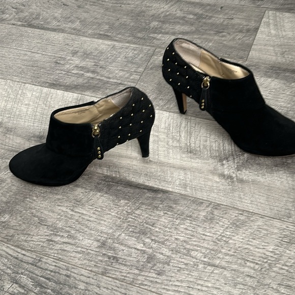 Adrienne Vittadini Suede Heel Ankle Booties  with gold studs Women size 8.5 - Picture 10 of 15